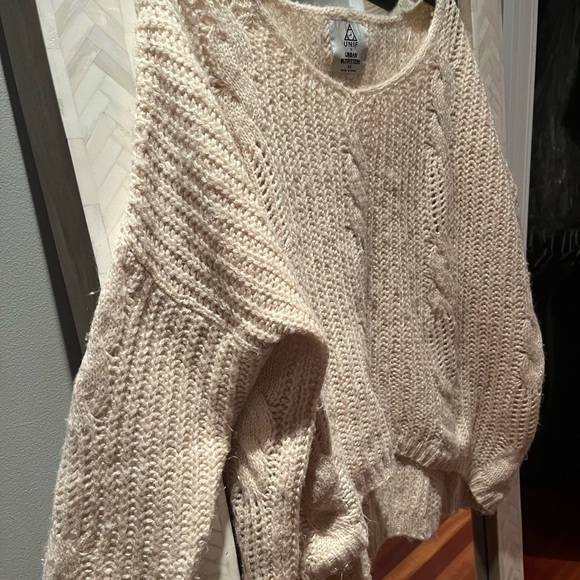 Brand: Urban outfitters Size: XS Style. Cute high low knit ivory sweater - Picture 3 of 5